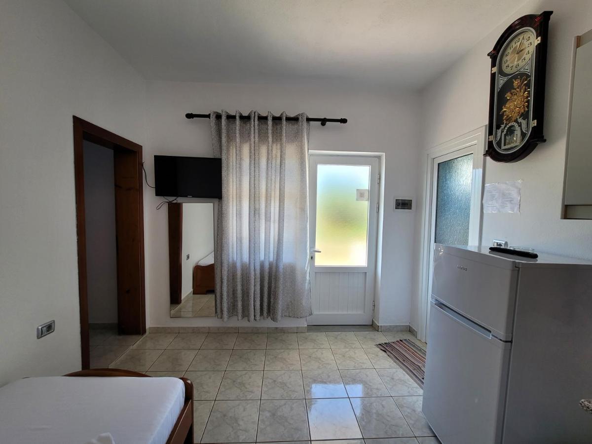 Spahiu Guesthouse クサミル エクステリア 写真