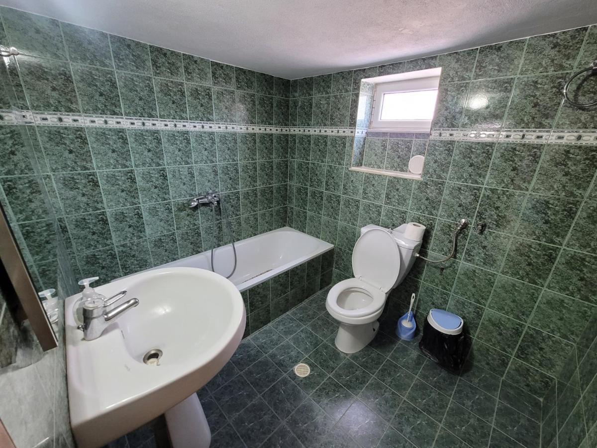 Spahiu Guesthouse クサミル エクステリア 写真
