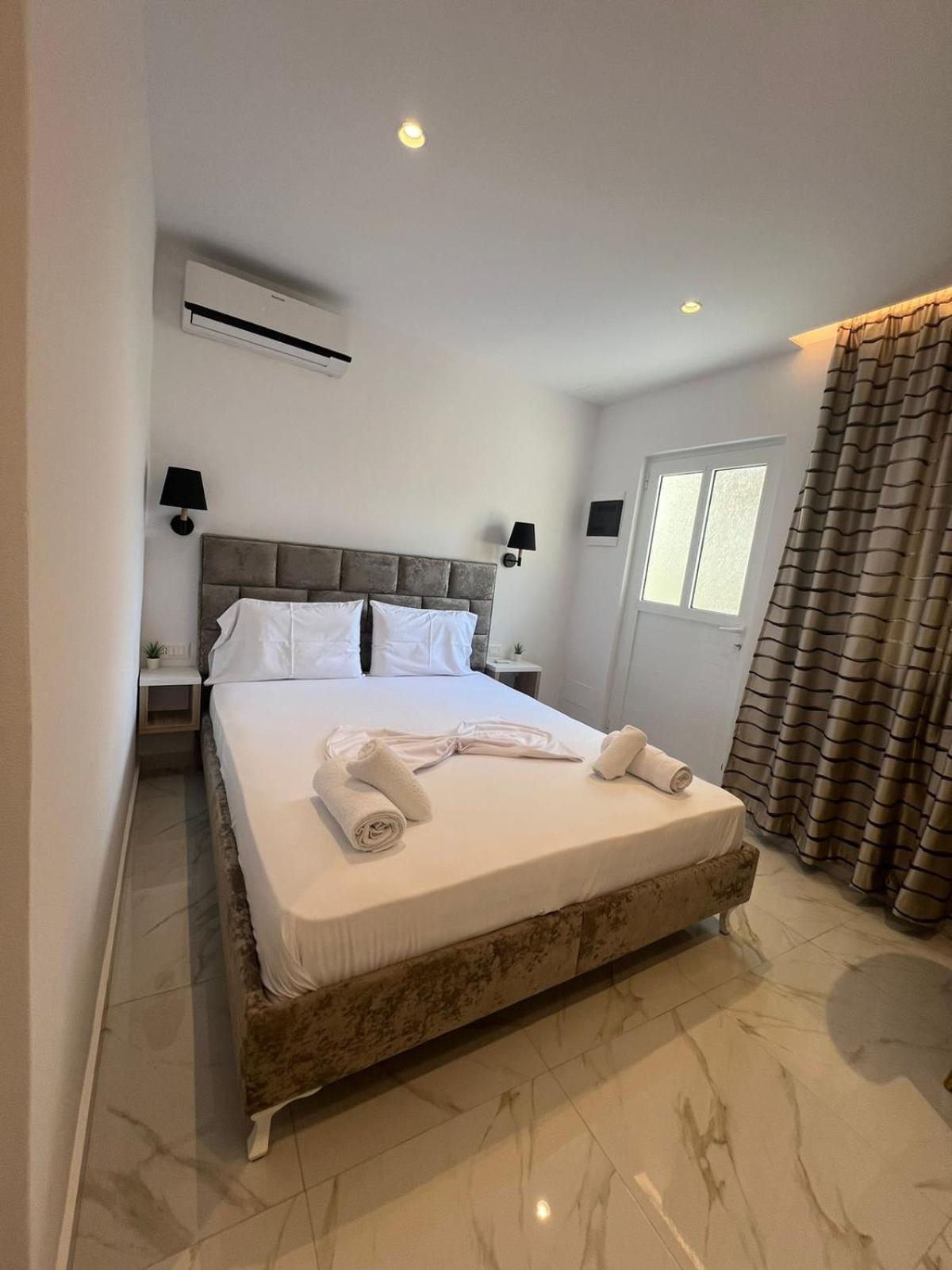 Spahiu Guesthouse クサミル エクステリア 写真